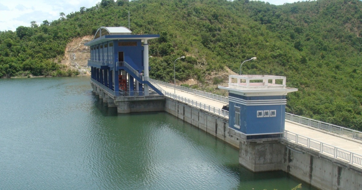 Thượng nguồn mưa lớn, hồ Lòng Sông ở Lâm Đồng thông báo xả lũ