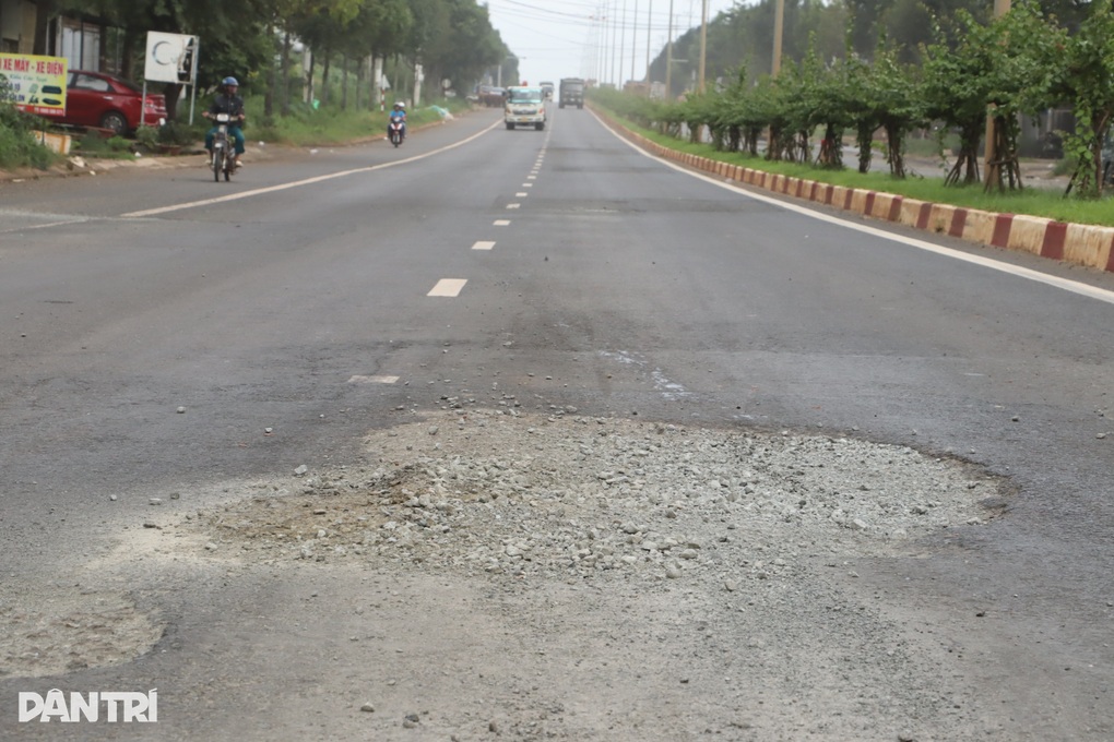 Đường gần 700 tỷ đồng sửa rồi lại hỏng và các cảnh báo nguy hiểm - 2