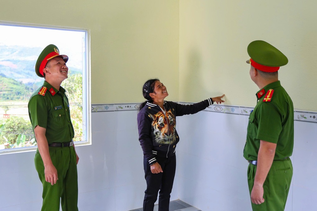 Khánh thành ngôi nhà đầu tiên trong “Chiến dịch Quang Trung” tại Khánh Hòa - 2 Khánh thành ngôi nhà đầu tiên trong “Chiến dịch Quang Trung” tại Khánh Hòa - 2