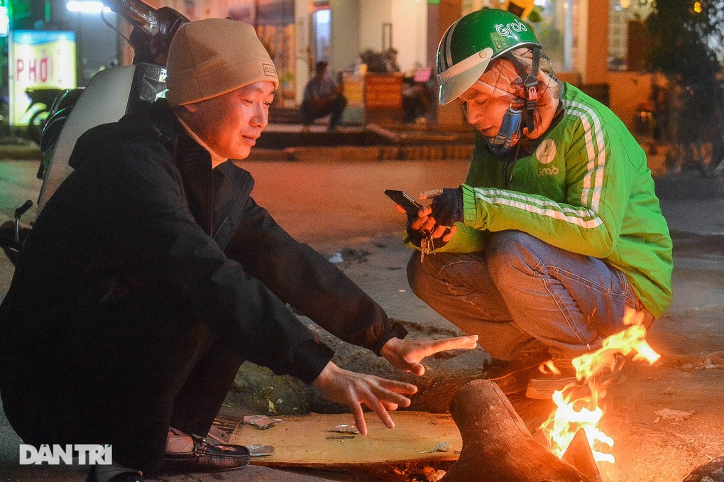 Không khí lạnh mạnh tràn về, Hà Nội chuyển rét đậm - 1 Không khí lạnh mạnh tràn về, Hà Nội chuyển rét đậm - 1