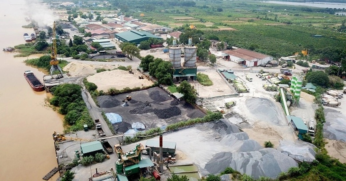 Vụ 25 trạm bê tông ven sông ở Hà Nội: Cán bộ chỉ kiểm điểm rút kinh nghiệm