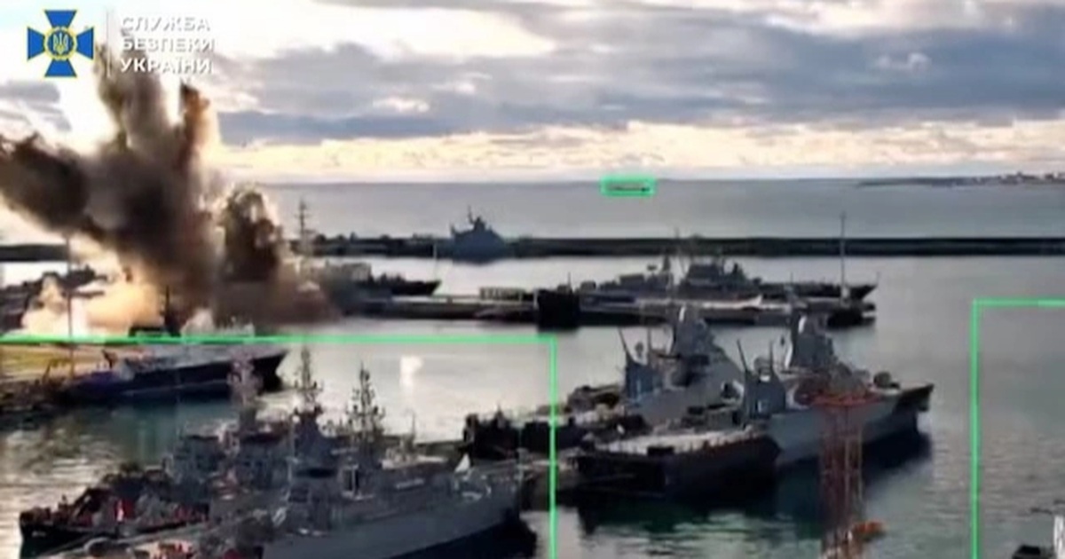 Ukraine tập kích bến cảng, 2 tàu của Nga bốc cháy