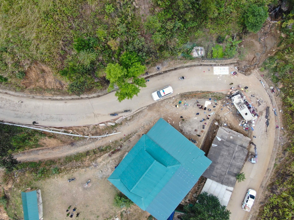 Vụ lật xe chở đoàn thiện nguyện: Đột ngột mất phanh ở đoạn cua dốc - 2