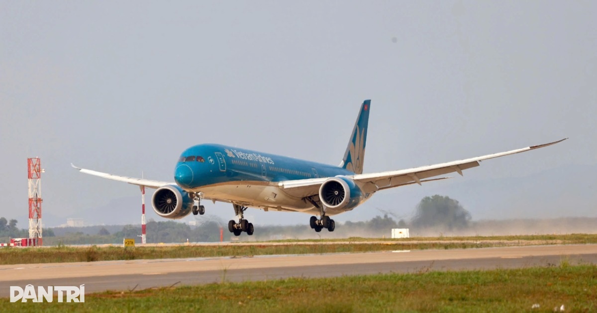 Chuyến bay đầu tiên hạ cánh thành công tại sân bay Long Thành