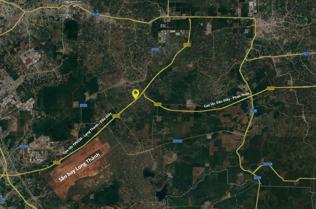 Xe đầu kéo dừng nơi cấm trong vụ cháy xe cứu thương ở Đồng Nai - 2 Xe đầu kéo dừng nơi cấm trong vụ cháy xe cứu thương ở Đồng Nai - 2