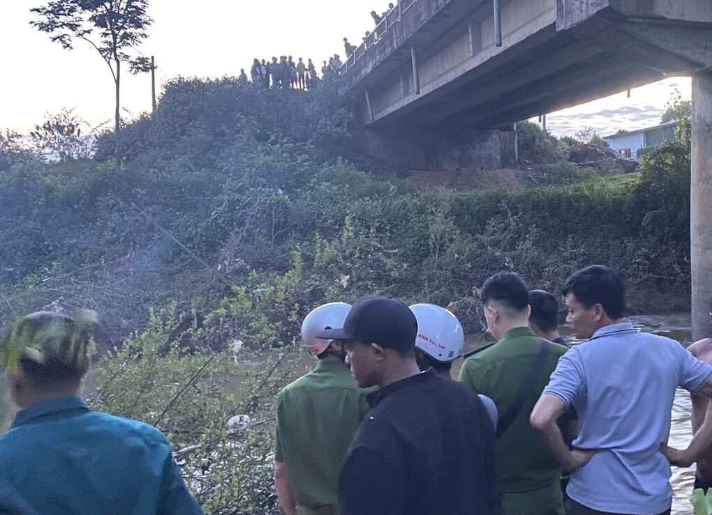 Thiếu niên ở Lâm Đồng bị nước cuốn mất tích khi đi bơi suối - 1 Thiếu niên ở Lâm Đồng bị nước cuốn mất tích khi đi bơi suối - 1