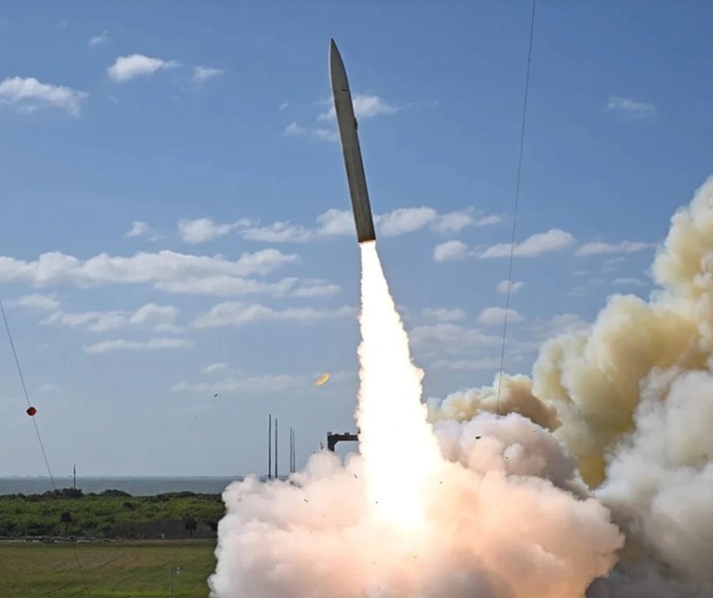 Mỹ lần đầu khoe tên lửa siêu vượt âm có tầm bắn 3.500km - 1 Mỹ lần đầu khoe tên lửa siêu vượt âm có tầm bắn 3.500km - 1