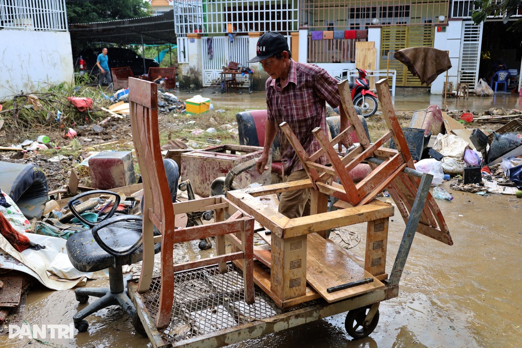 Khánh Hòa nới chính sách hỗ trợ người dân vùng lũ lụt - 1