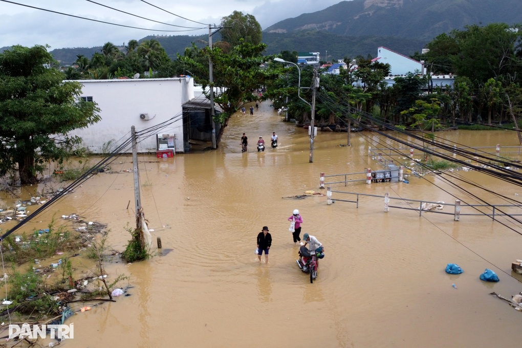 Mưa lớn 3 ngày ở Khánh Hòa, cảnh báo lũ và nhiều rủi ro - 1 Mưa lớn 3 ngày ở Khánh Hòa, cảnh báo lũ và nhiều rủi ro - 1