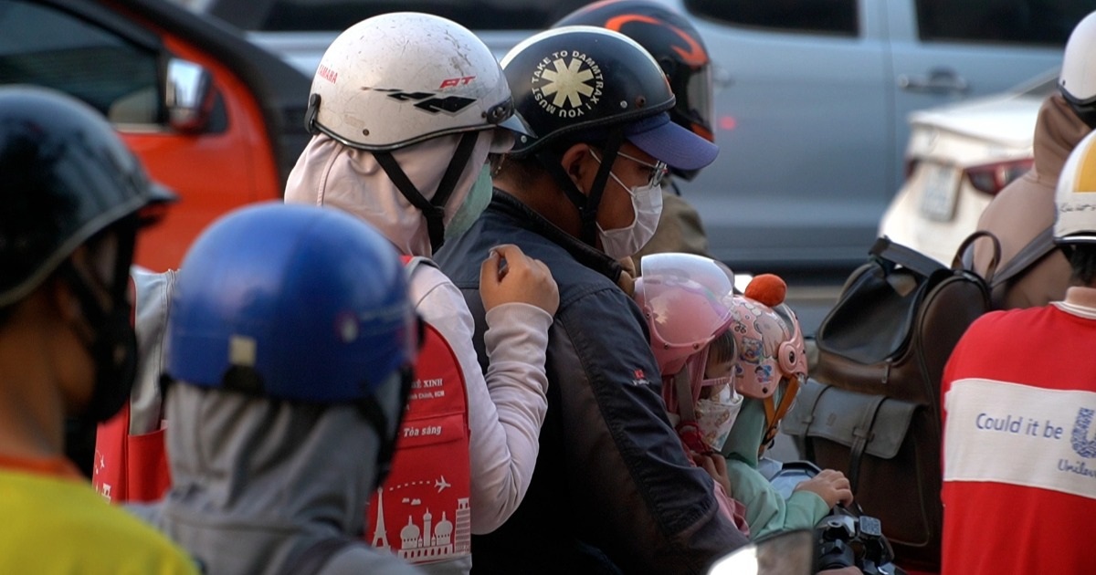 Dòng người rời TPHCM ken đặc tại các cửa ngõ chiều cuối năm