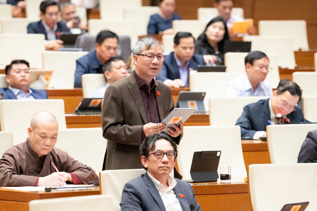 Đại biểu điểm danh gần 20 thủy điện nhỏ xả lũ gây thiệt hại cho hạ lưu - 1