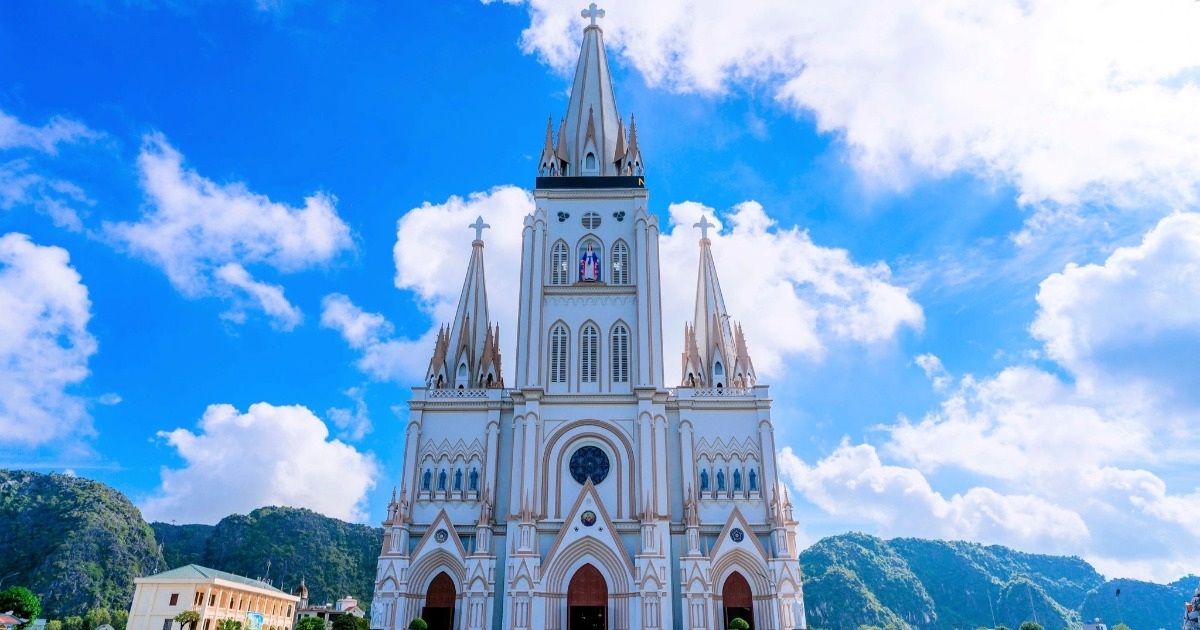 Chiêm ngắm thánh đường Công giáo lớn nhất Việt Nam