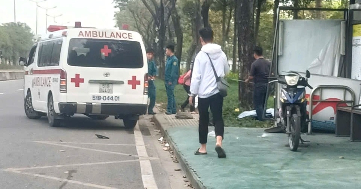 Nam thanh niên tử vong tại trạm xe buýt ở TPHCM