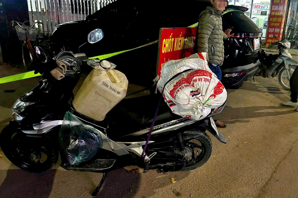 Thử rượu trước khi mua, người đàn ông dính cồn kịch khung - 2 Thử rượu trước khi mua, người đàn ông dính cồn kịch khung - 2