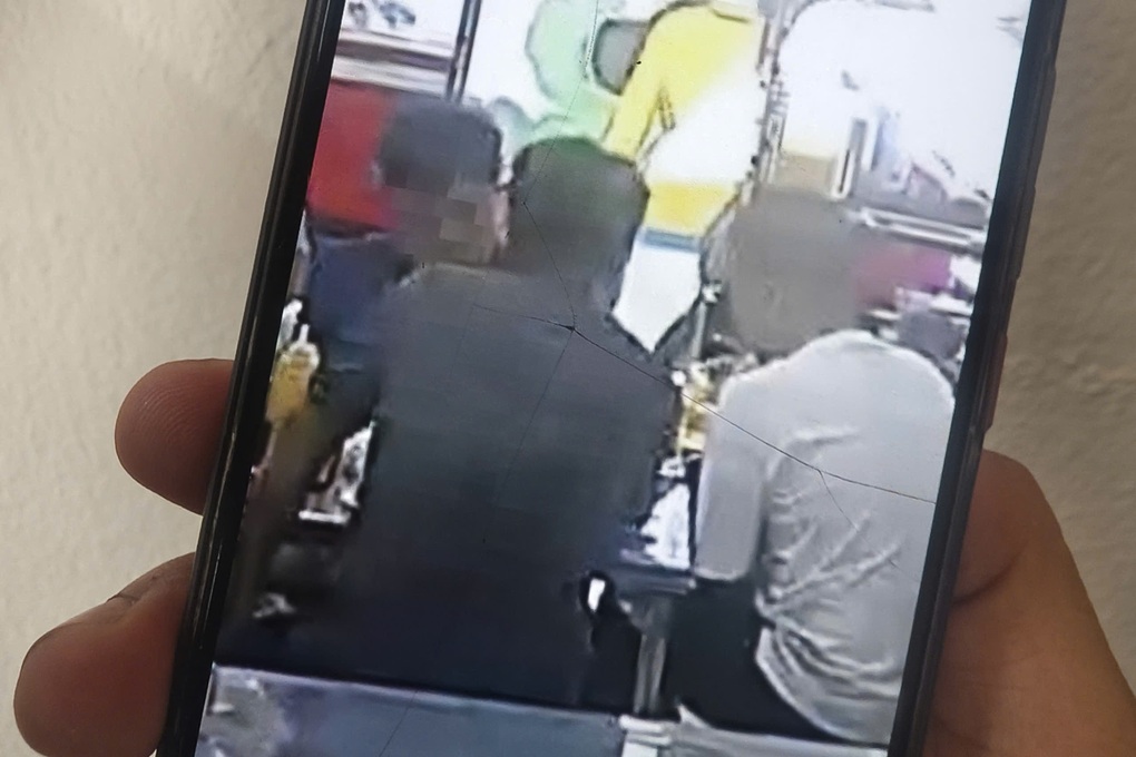 Xôn xao nhóm người đi ăn quên trả tiền 7 tô phở đặc biệt ở TPHCM - 1