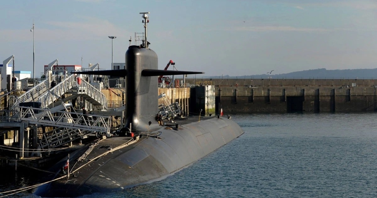 Pháp không đánh chặn được loạt vật thể bí ẩn bay qua căn cứ hạt nhân