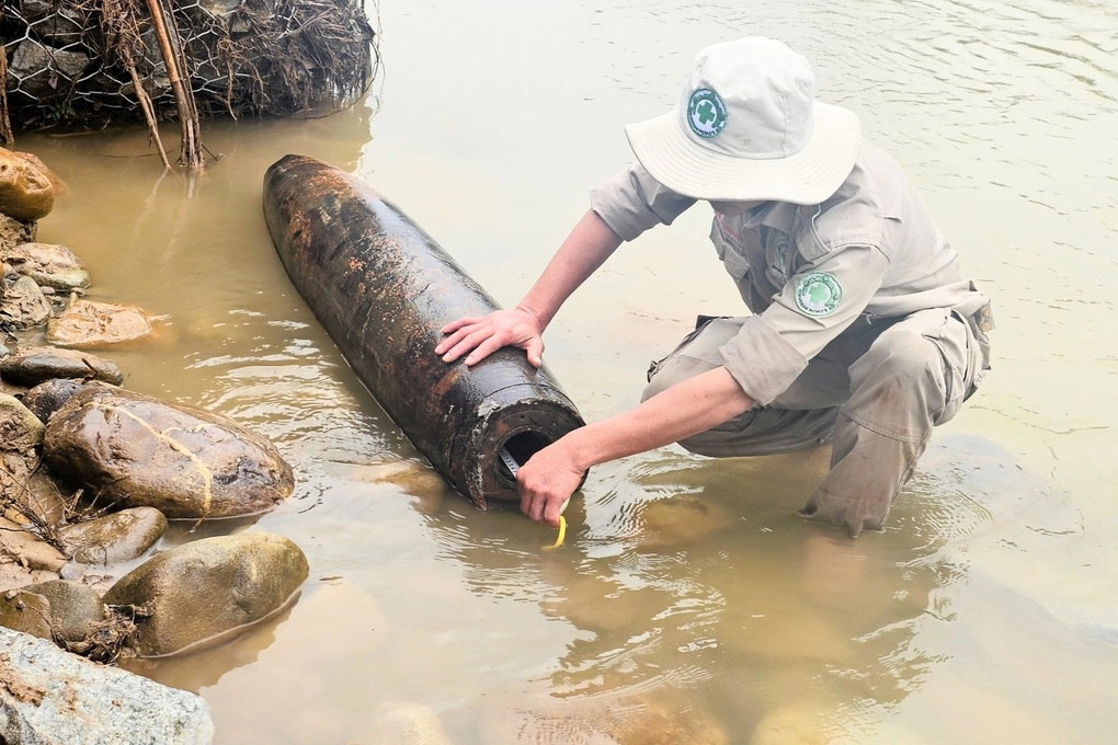 Quả bom nặng 227kg nằm gần chợ và bến xe - 1 Quả bom nặng 227kg nằm gần chợ và bến xe - 1