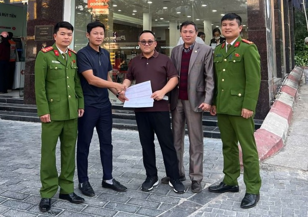 Giám đốc doanh nghiệp ở Phú Thọ trả lại 700 triệu đồng - 1