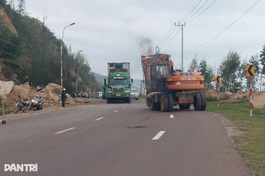 Quốc lộ 1D nối Gia Lai - Đắk Lắk xuất hiện ổ gà, ổ voi sau mưa kéo dài - 3