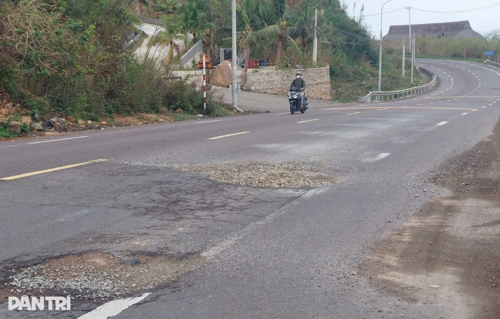 Quốc lộ 1D nối Gia Lai - Đắk Lắk xuất hiện ổ gà, ổ voi sau mưa kéo dài - 2