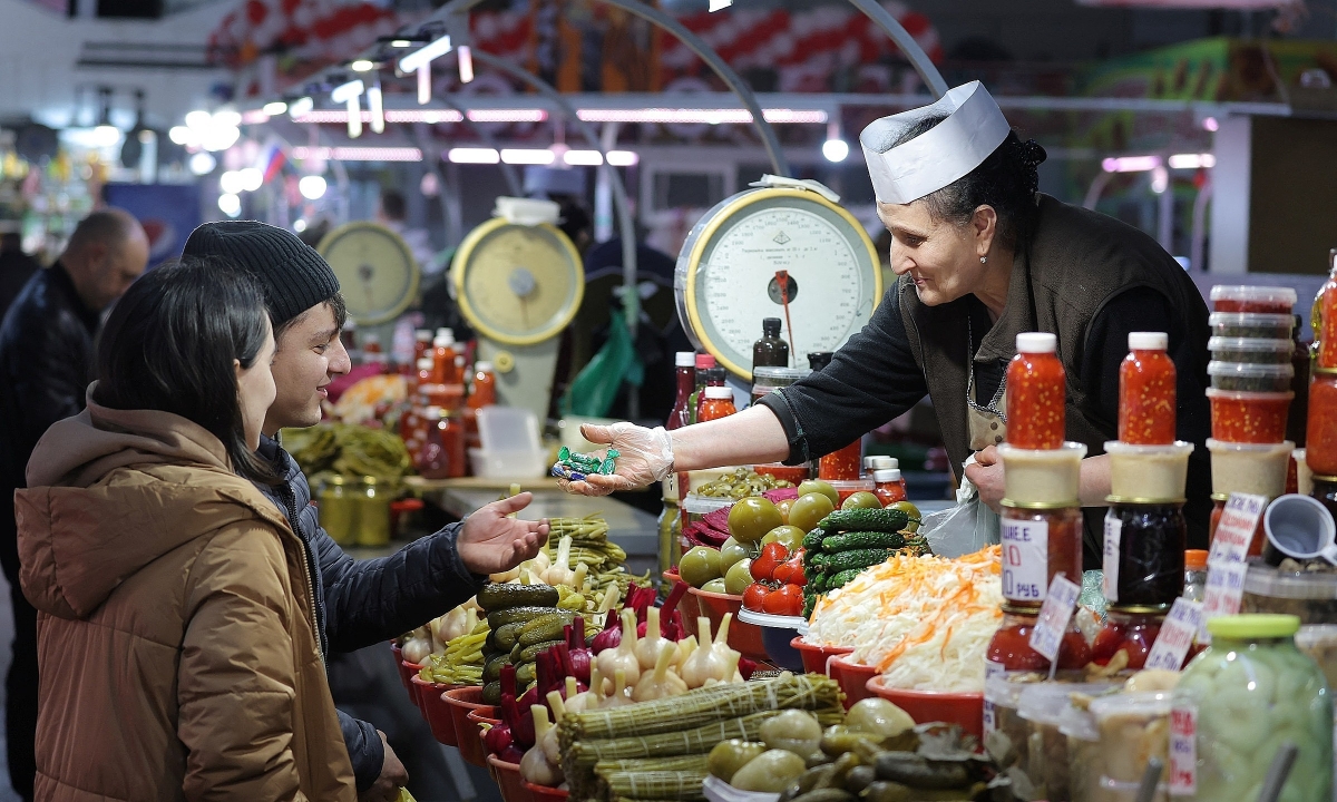 Kinh tế Nga vẫn trụ vững dù sức ép ngày càng lớn
