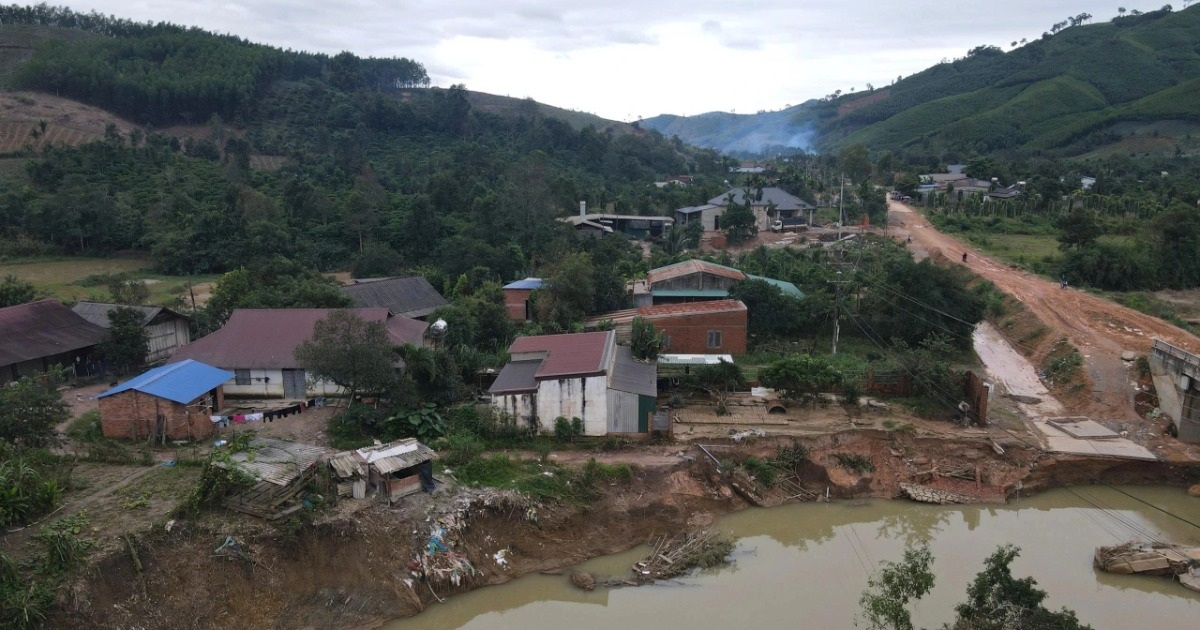 Núi có nguy cơ sạt lở, xã kiến nghị di dời hơn 1.200 người