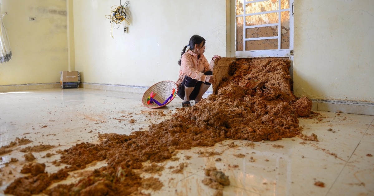 Lâm Đồng tìm cách san gạt quả đồi sạt lở như động đất