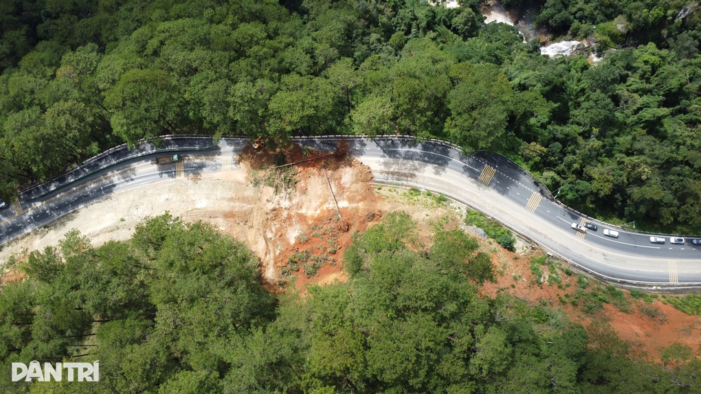 Tạm đóng đèo Prenn ở Đà Lạt trong 6 giờ để chặt hạ cây rừng - 2