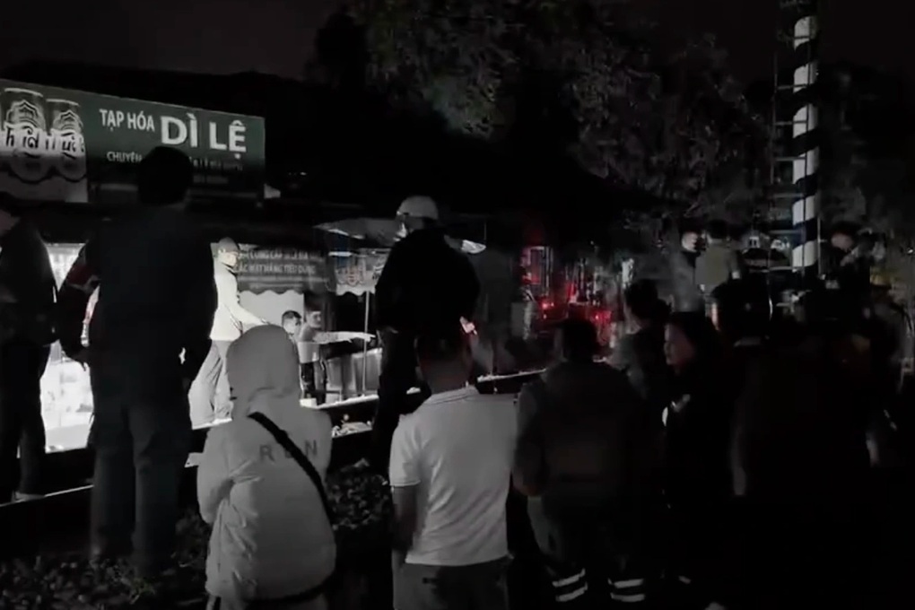 Đi bộ qua đường ray, người đàn ông bị tàu hỏa tông tử vong - 1