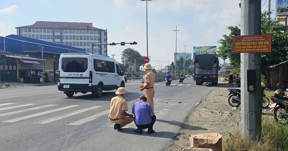 Truy tìm ô tô nghi cán chết bà lão gần cầu Mỹ Thuận
