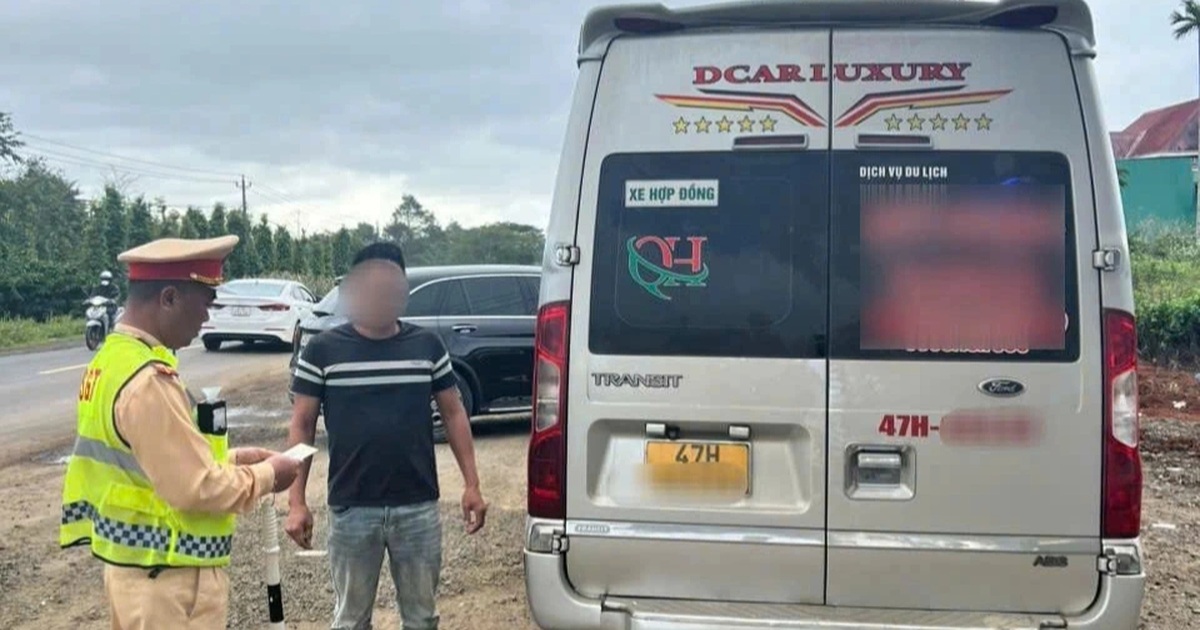 Cảnh sát xử phạt 2 tài xế vượt ẩu nhờ clip người dân gửi