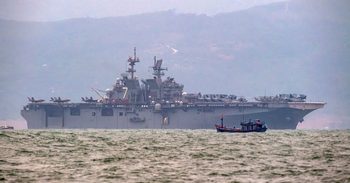 Tàu đổ bộ Tripoli của Mỹ mang siêu máy bay tàng hình F-35B vào thăm Đà Nẵng