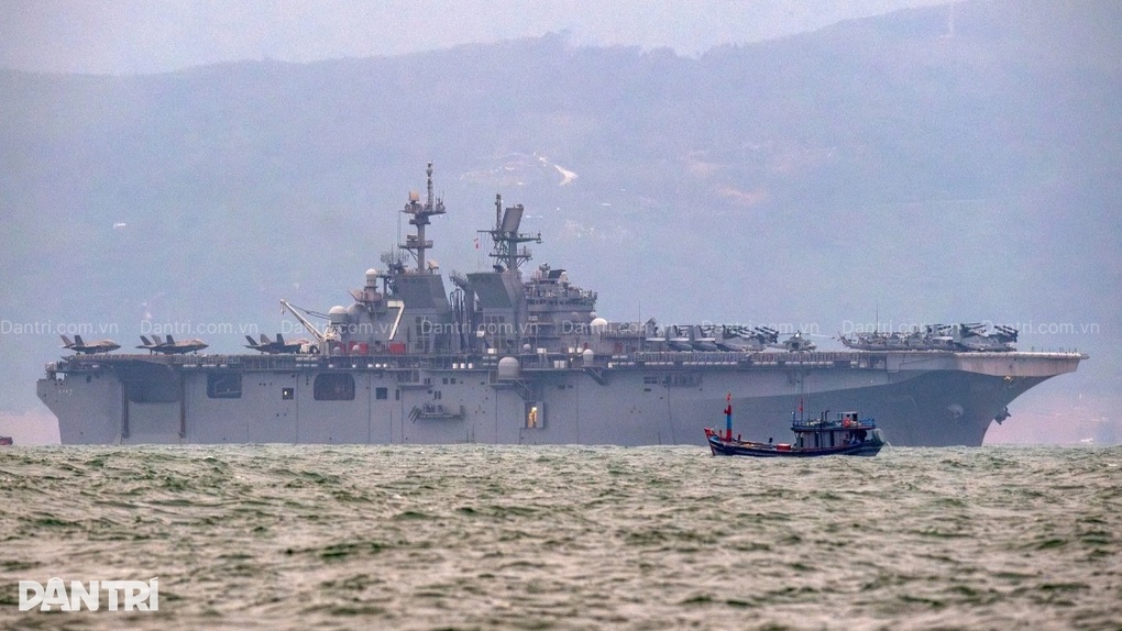 Đà Nẵng đón tàu đổ bộ và tàu tuần dương Hải quân Mỹ - 5