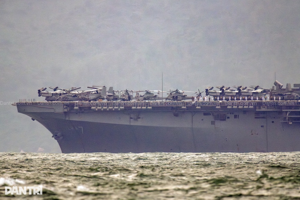 Tàu đổ bộ Tripoli của Mỹ mang siêu máy bay tàng hình F-35B vào thăm Đà Nẵng - 5