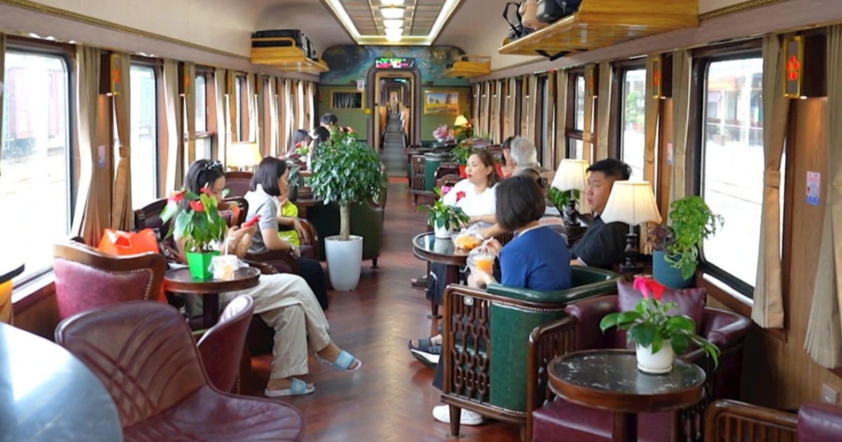 Đoàn tàu hạng sang Hoa phượng đỏ thu hơn 100 tỷ đồng sau 7 tháng vận hành