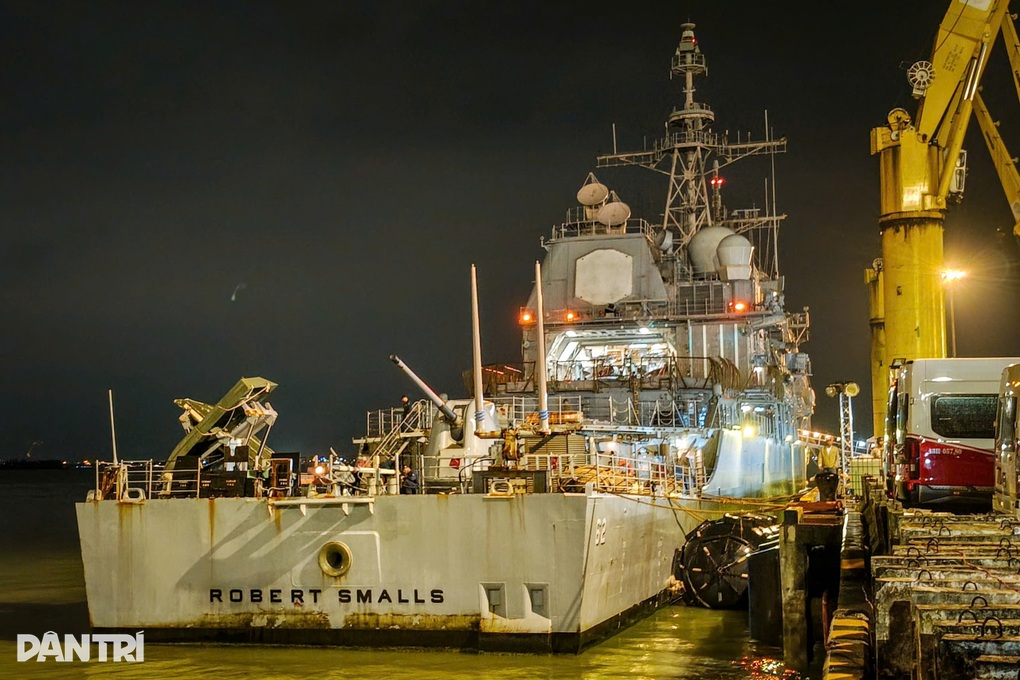 Đà Nẵng đón tàu đổ bộ và tàu tuần dương Hải quân Mỹ - 2