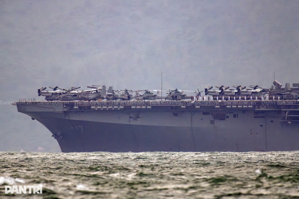 Tàu đổ bộ Tripoli của Mỹ mang theo máy bay tàng hình F-35B vào thăm Đà Nẵng   - 5