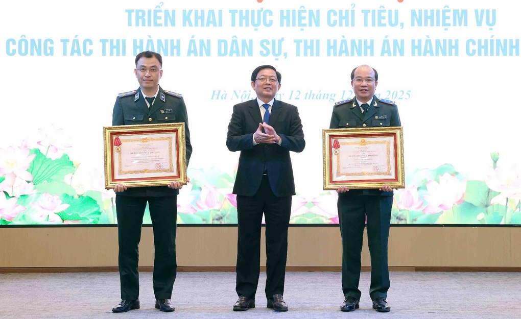 “Phát sinh nhiều đại án tham nhũng, kinh tế chưa từng có tiền lệ” - 2