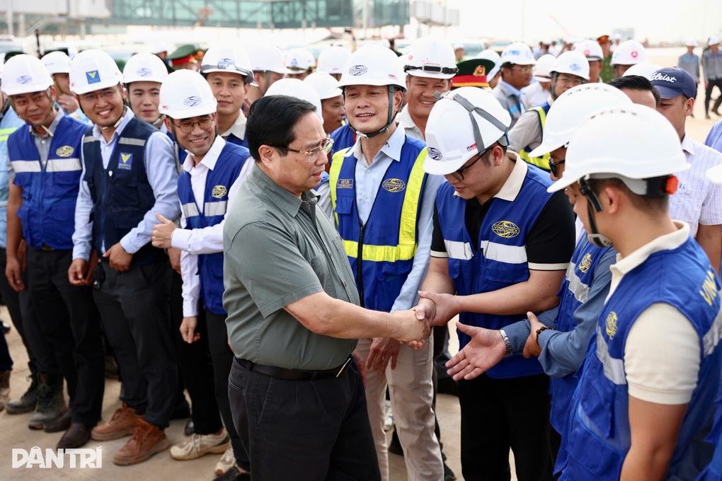 Thủ tướng kiểm tra sân bay Long Thành trước ngày đón chuyến bay đầu tiên - 4 Thủ tướng kiểm tra sân bay Long Thành trước ngày đón chuyến bay đầu tiên - 4