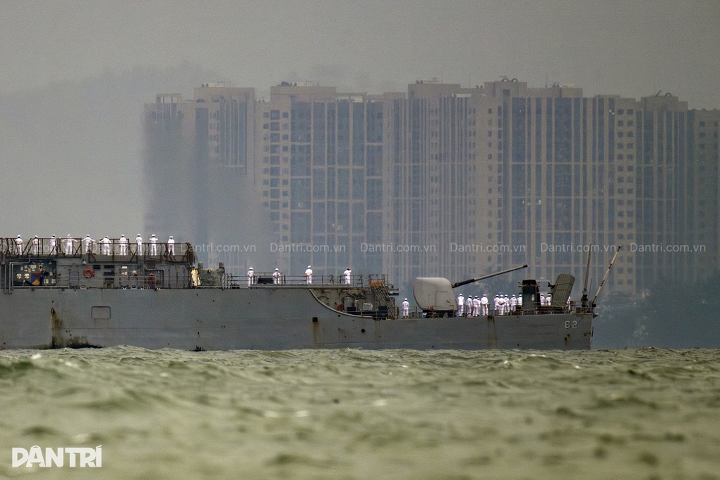 Tàu đổ bộ Tripoli của Mỹ mang siêu máy bay tàng hình F-35B vào thăm Đà Nẵng - 2