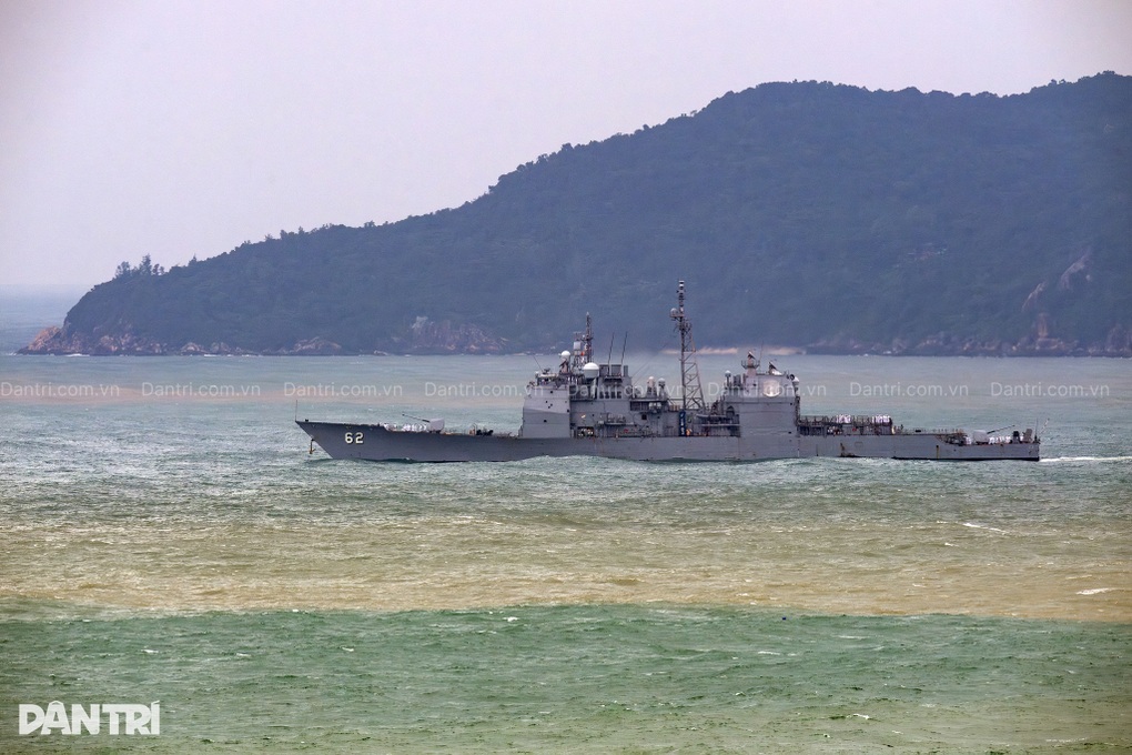 Tàu đổ bộ Tripoli của Mỹ mang siêu máy bay tàng hình F-35B vào thăm Đà Nẵng - 1