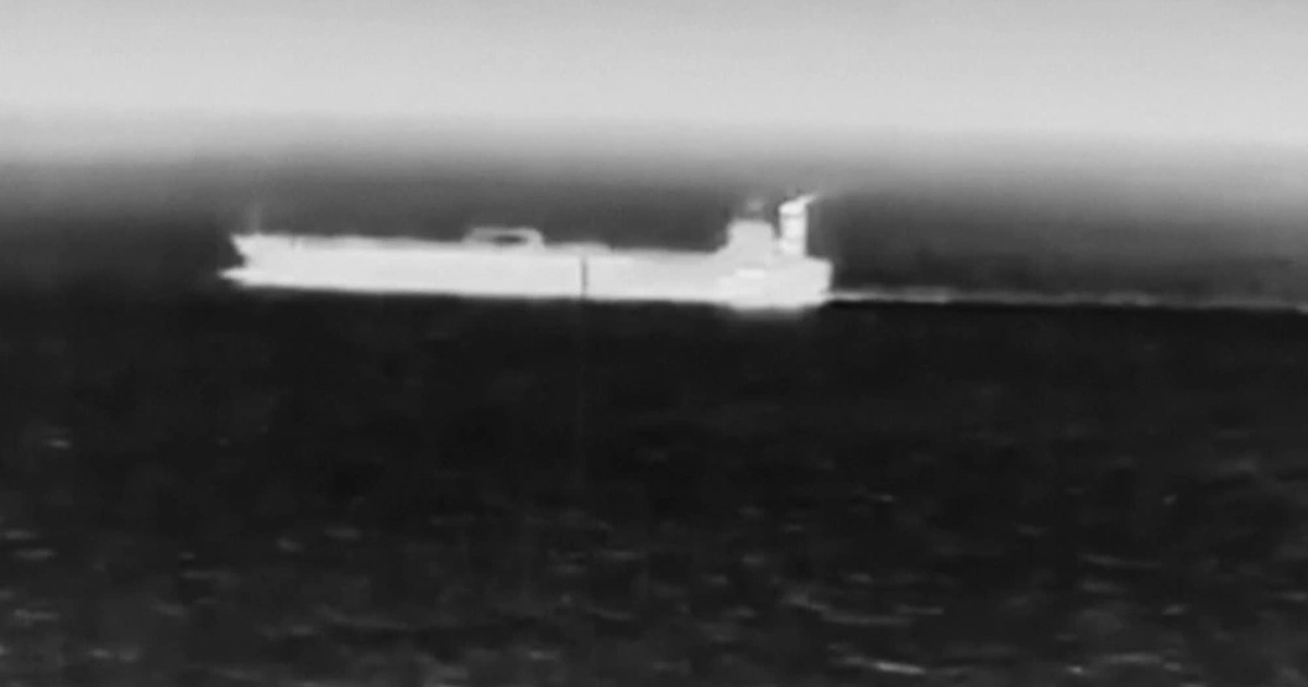 Ukraine tính toán gì khi tập kích vào “hạm đội bóng tối” của Nga?