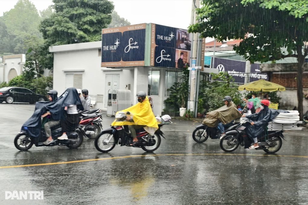 TPHCM mưa lớn trái mùa chiều Giáng sinh - 2