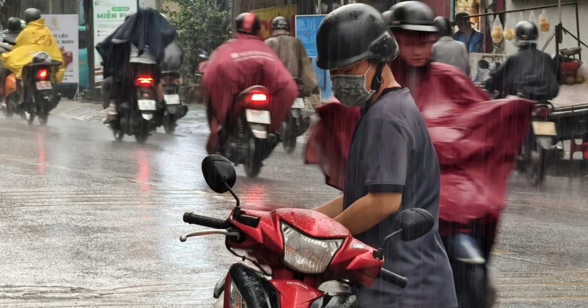 TPHCM mưa lớn trái mùa chiều Giáng sinh