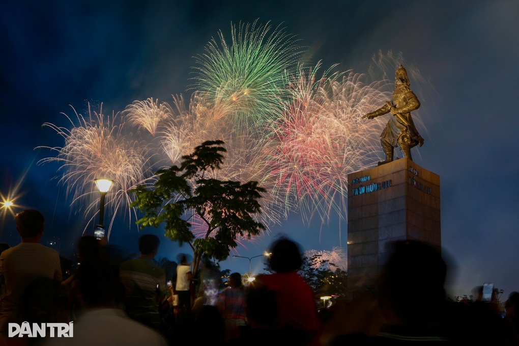 TPHCM bắn pháo hoa tại 4 điểm đón năm mới 2026 - 1