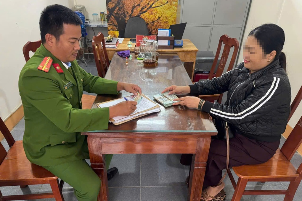 Chuyển nhầm 100 triệu đồng vào tài khoản trùng tên con, mẹ cầu cứu công an - 1 Chuyển nhầm 100 triệu đồng vào tài khoản trùng tên con, mẹ cầu cứu công an - 1