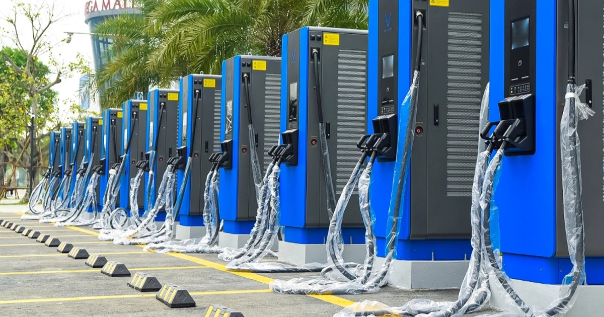 Đại biểu chất vấn Giám đốc Sở Xây dựng TPHCM về trạm sạc xe điện