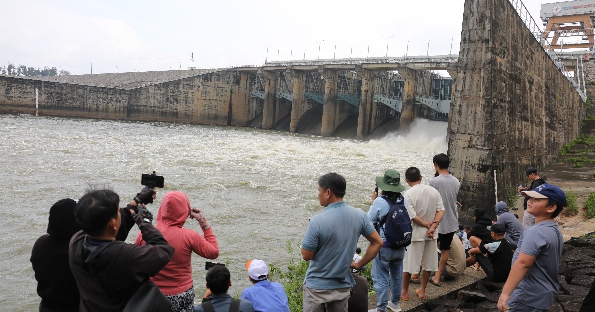 Hồ thủy điện lớn nhất miền Nam xả lũ lần 3, cảnh báo ngập ở hạ du TPHCM