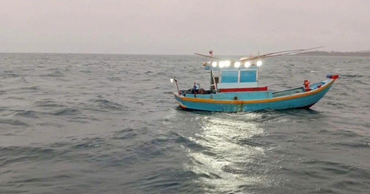 Phát hiện người đàn ông chết trên thuyền trôi tự do ở biển Phú Quý