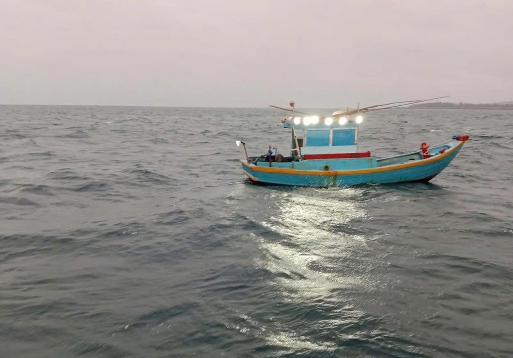 Phát hiện người đàn ông chết trên thuyền trôi tự do ở biển Phú Quý - 1